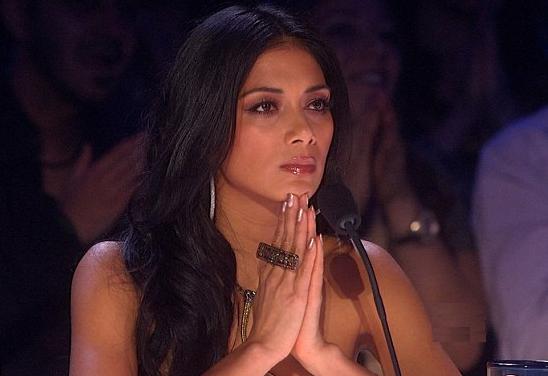Nicole Scherzinger se apresentou em competição de F1