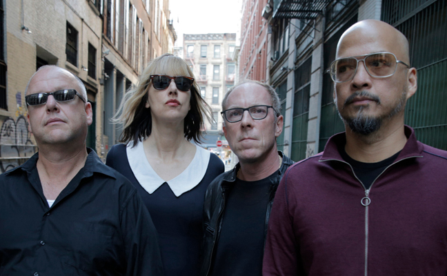 Pixies: baixista foi desligada da banda por telefone (Foto: Divulgação)