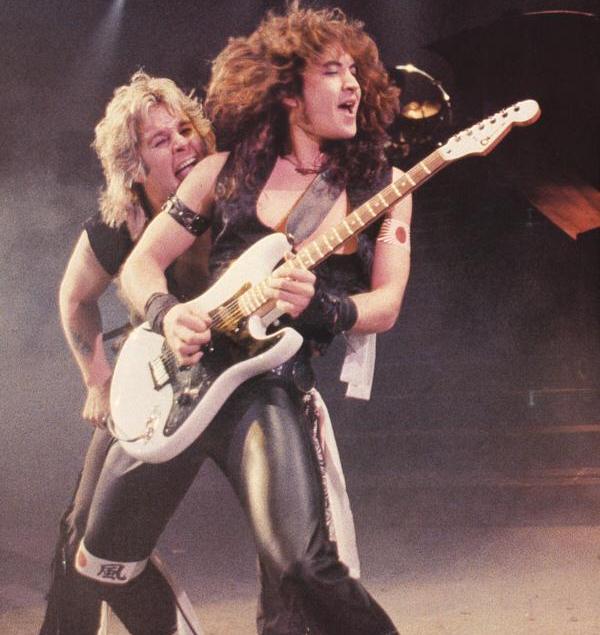 Ozzy Osbourne e Jake E. Lee, durante a turnê de 'Bark At The Moon' (Getty)