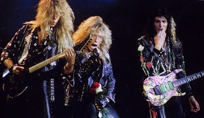 Da esquerda para direita: Adrian Vandenberg, David Coverdale e Steve Vai (Getty)