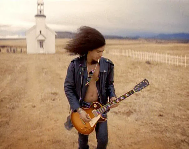 Slash revela que nunca entendeu clipe de "November Rain", do Guns N' Roses - Revista Cifras