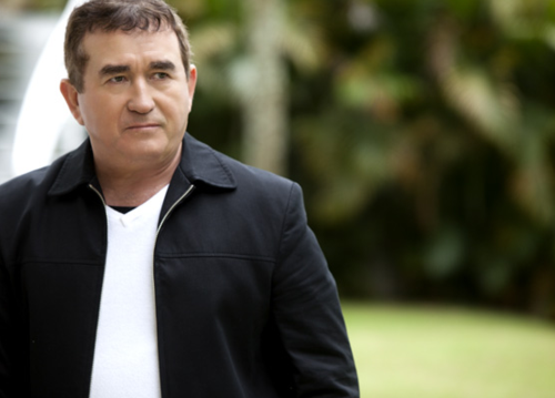 Cantor detalhou ter sido eletrocutado e colocado junto de uma cobra (Divulgação)
