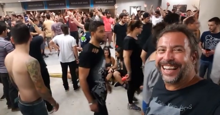E o rock? Fãs cantam ‘Evidências’ após show do Foo Fighters no Rio