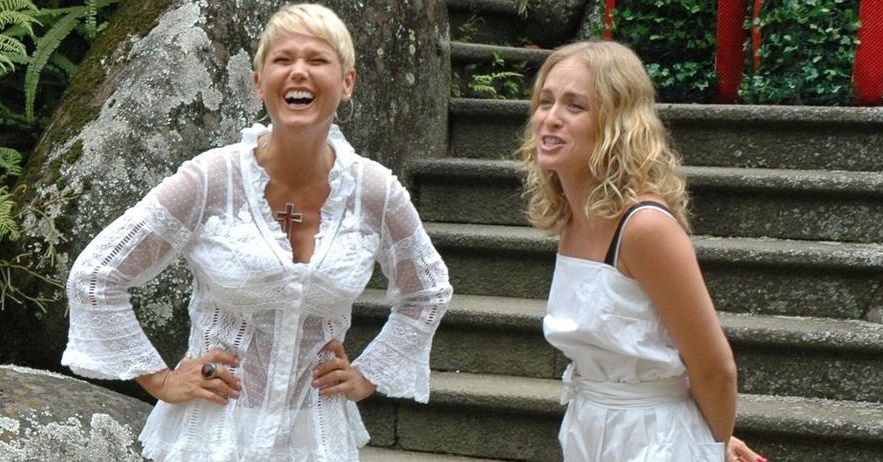 Assista: Xuxa e Angélica cantam sucessos da década de 1980 em festa