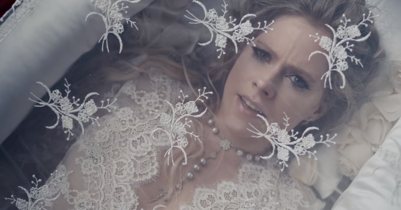 Avril Lavigne Lança Clipe Polêmico Para I Fell In Love With The Devil 