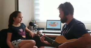 Los Carambolas: pai e filha fazem sucesso na web lançando músicas infantis