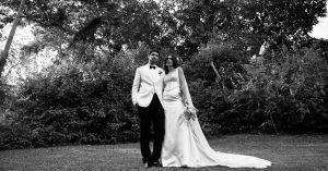Fotos: Gabriel Leone e Carla Salle se casam em cerimônia intimista