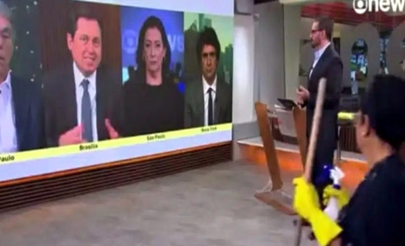 funcionária limpeza da Globo News ao vivo