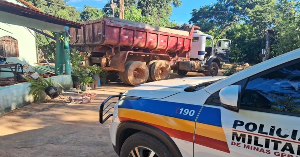 Caminhão - casa - polícia