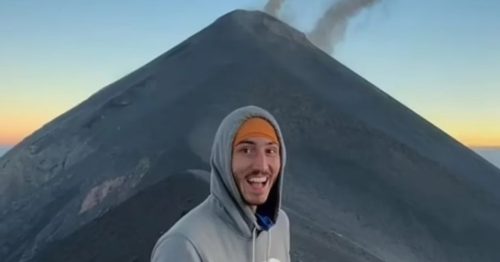 Influenciador vulcão - morreu