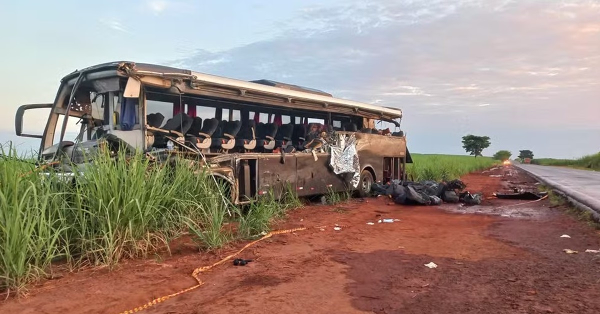 ônibus - acidente Nuporanga