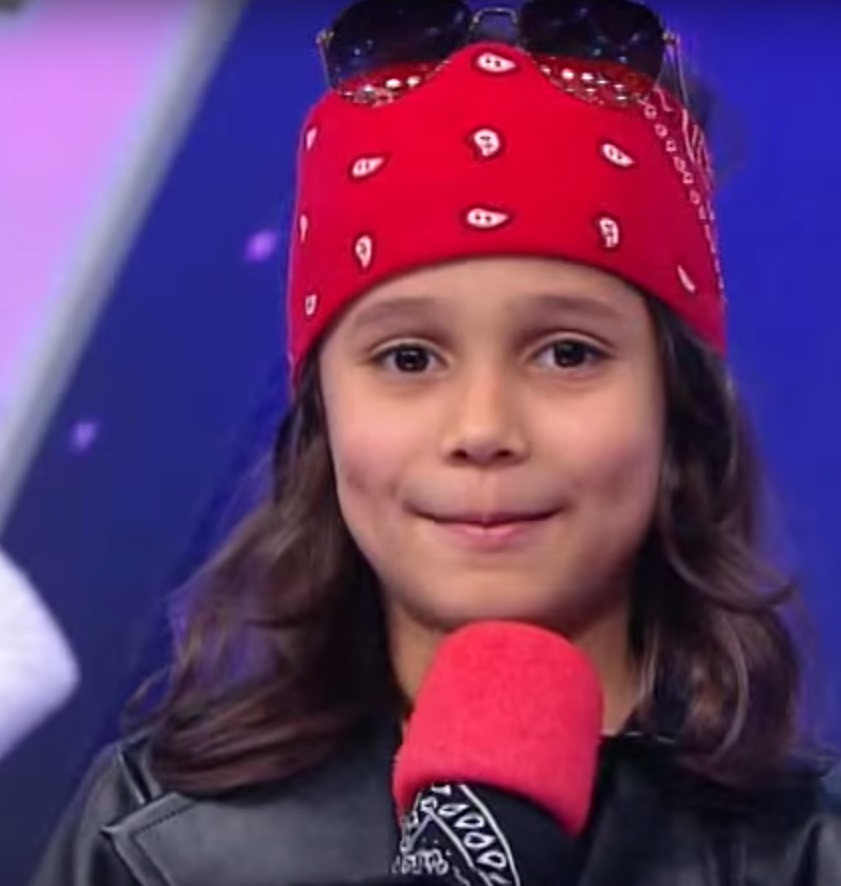 Dinho Rose, de 7 anos, cantou 'Sweet Child O'Mine' na TV (Reprodução/YouTube)