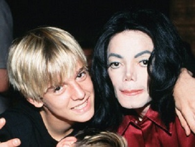 Michael Jackson disse que sou o novo rei do pop', diz Aaron Carter