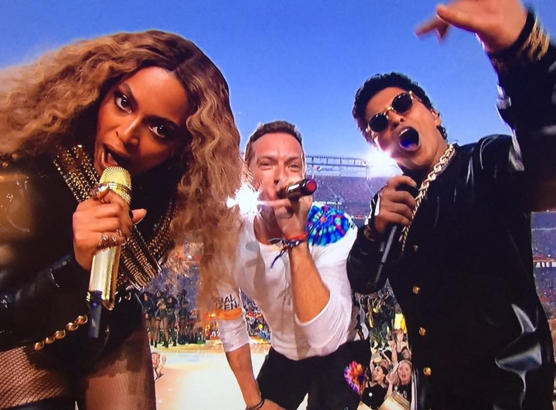 Beyoncé e Bruno Mars também cantaram em evento deste ano (Reprodução/YouTube)
