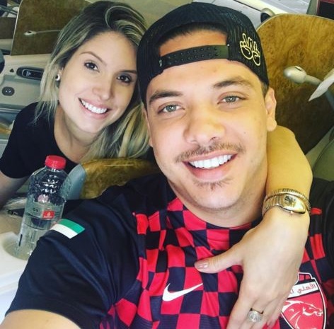 Grupo de fãs rejeita Thyane Dantas, atual mulher do cantor (Reprod./Instagram)
