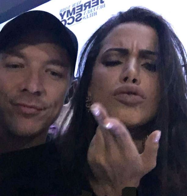 DJ curtiu balada ao lado da cantora em São Paulo (Reprodução/Snapchat)