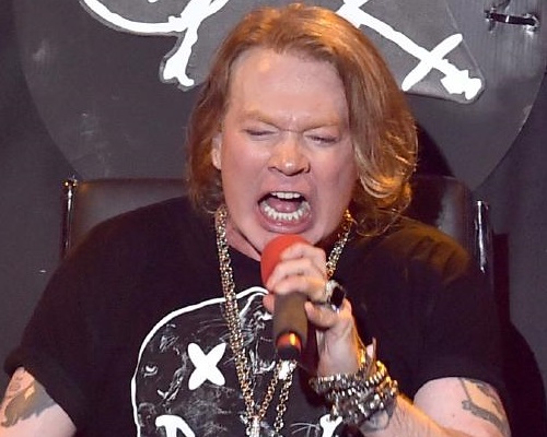 Rose falou sobre novas composições com Slash e Angus Young (Divulgação)