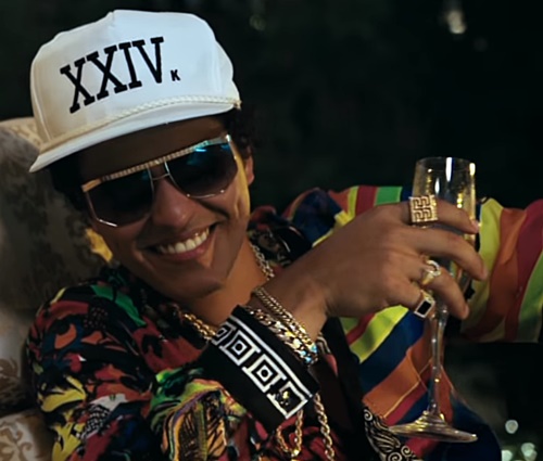 Próximo álbum do cantor chega a público em 19 de novembro (Divulgação)