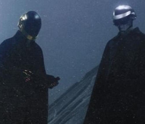 'I Feel It Coming' é mais uma parceria entre The Weeknd e Daft Punk (Reprodução)