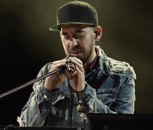 Mike Shinoda funcionou como uma espécie de 'frontman' (Reprodução/YouTube)