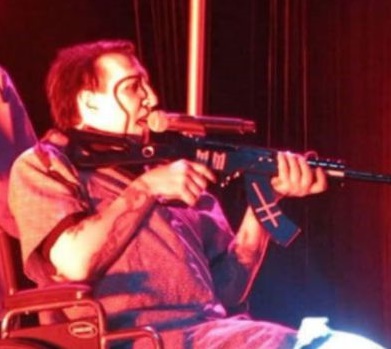 Para muitos, Manson 'errou' graças a atentados recentes nos EUA (Reprodução)