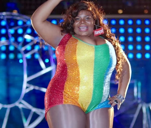 Cantora é criticada por querer lucrar com temática LGBT (Reprodução/YouTube)